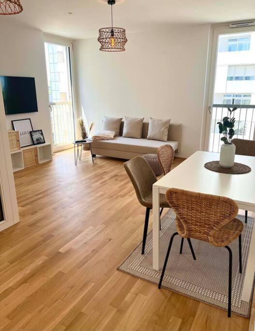 Donaublick Oasis: Stylische Wohnung Wina Bagian luar foto