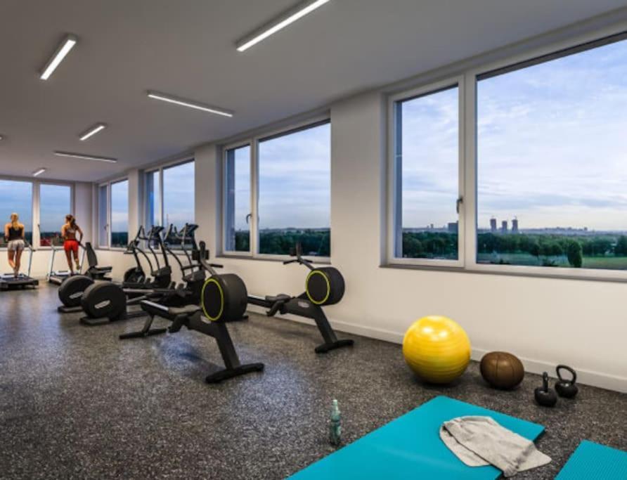 Donaublick Oasis: Stylische Wohnung Wina Bagian luar foto