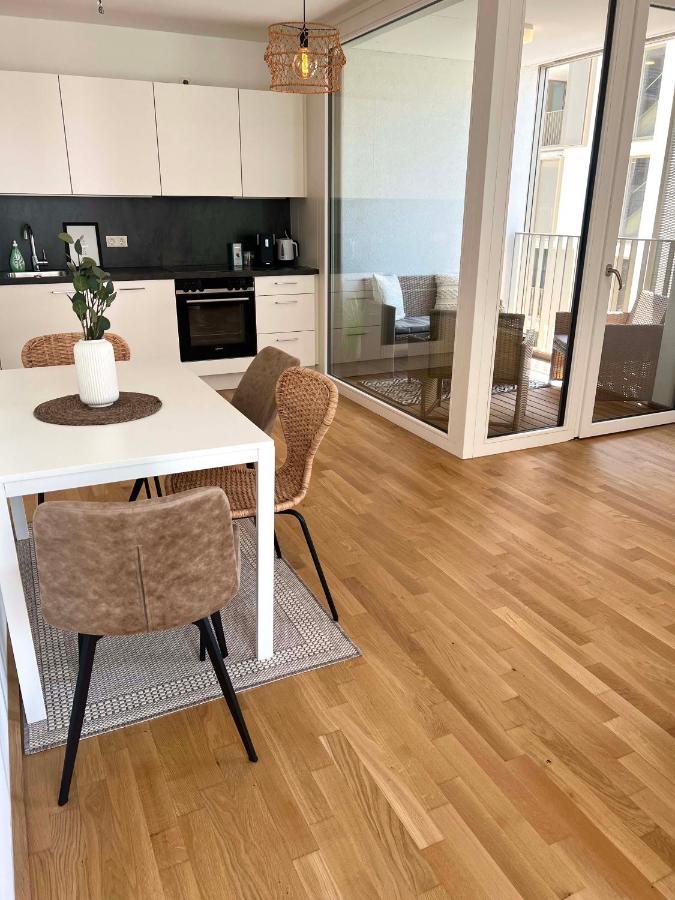 Donaublick Oasis: Stylische Wohnung Wina Bagian luar foto